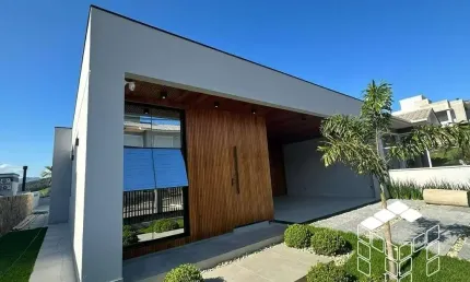 Casa com 3 quartos à venda na Cambiúnas, 852, Pedra Branca, Palhoça por R$ 1.890.000
