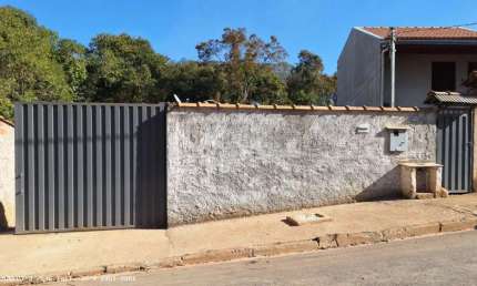 Casa para Venda em Caldas, Laranjeiras, 2 dormitórios, 1 banheiro, 1 vaga
