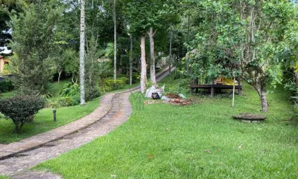 Terreno de 1050 Metros Á venda, Murado de frente para o Lago.