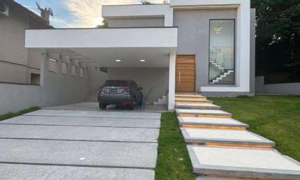 Casa com 3 quartos à venda, 266 m² por R$ 2.150.000 - Jardim do Golf I - Jandira/SP