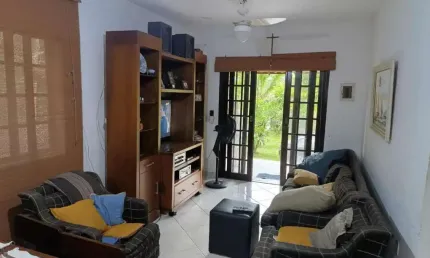 Excelente casa com ótimo terreno em Itaupuaç&#250;.