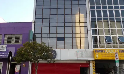 Prédio Comercial com 1.300 M² no Centro de Curitiba.