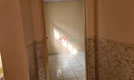 Casa Térrea Antiga com Jardim na Entrada, em Rudge Ramos
