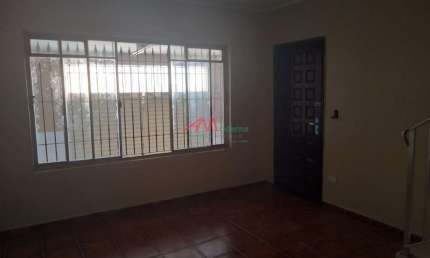 Ótimo imóvel: Casa Assobradada, 2 dormitórios, 1 sala, 1 copa e cozinha, 2 banheiro, garagem coberta 3 vagas, área de lazer goumert, 2 sacadas. Lateral um salão comercial de 18m² ótimo para montar uma