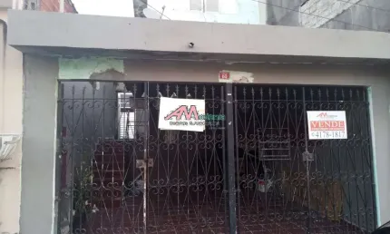 Sobrado 3 dormitórios, 1 sala, 1 cozinha, quintal. Edícula nos fundos quarto e cozinha. Obs. Precisa de reforma Somente a vista