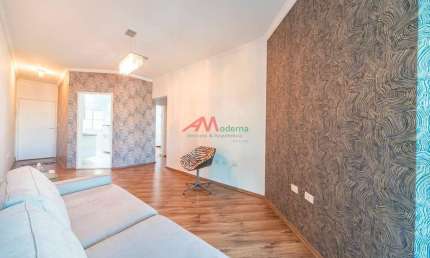 apartamento com excelente localização,  1° andar, de frente, com sacadas da sala e quarto envidraçadas.  O apto possui sala 2 ambientes,  2 quartos, sendo um deles suíte e o outro no modelo closet ( a