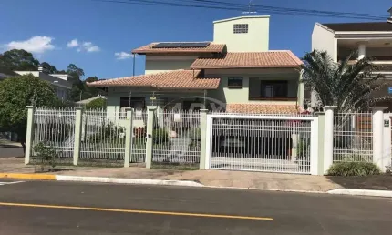 Casa com 3 quartos à venda na Rua Áustria, 271, Moinhos De Vento, Canoas por R$ 1.810.000