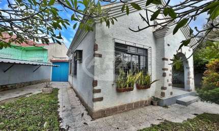 Casa com 3 quartos à venda na Rua Vinte e Quatro de Junho, Passo da Areia, Porto Alegre por R$ 470.000