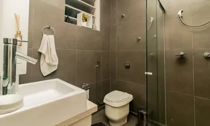 Apartamento com 2 quartos à venda na rua eudoro berlink, 366, mont serrat, porto alegre por r$ 329.900