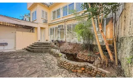 Casa com 4 quartos à venda na Rua Saica, 240, Petrópolis, Porto Alegre por R$ 897.000