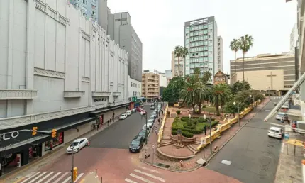 Apartamento com 2 quartos à venda na rua doutor flores, 190, centro histórico, porto alegre por r$ 215.000
