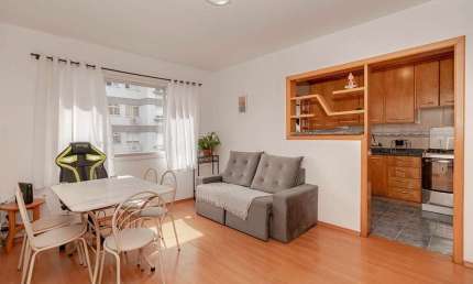 Apartamento com 2 quartos à venda na Rua Roque Calage, 941, Passo da Areia, Porto Alegre por R$ 328.900