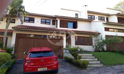 Casa em condomínio fechado com 4 quartos à venda na Praça São Caetano, 90, Teresópolis, Porto Alegre por R$ 1.200.000
