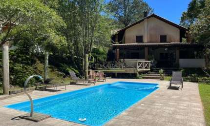ÓTIMA CASA com 200m2 em um TERRENO com 7.700m2 À VENDA em Anitápolis/SC.