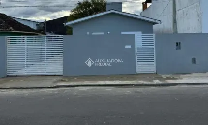 Casa com 2 quartos à venda na Rua Walmor M. de Souza, 615, Central, Gravataí, 295 m2 por R$ 340.000