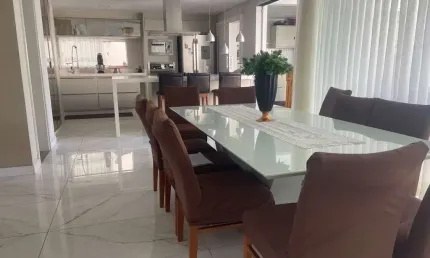 Linda casa finamente mobiliada no Centro de Navegantes SC