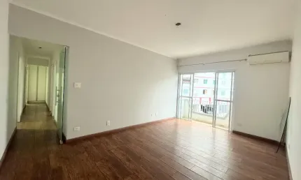 Apartamento de 2 dormitórios 100m²  com Varandas no José Menino na quadra da Praia