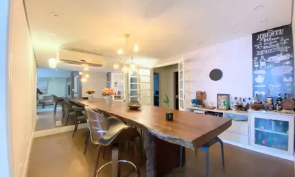 Apartamento de 3 dormitórios 200m² na quadra da praia no gonzaga