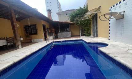 Sobrado de 4 dormitórios 252m² com piscina e churrasqueira no Campo Grande