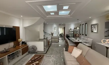 Casa duplex/sobrado com 157m², 1 suíte, no bairro Embaré em Santos/SP.