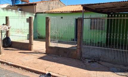 Casa com 2 quartos para alugar na Rua Nhambú, Morada da Serra, Cuiabá