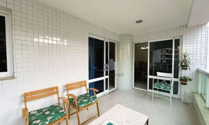 Exclusivo na Praia do Canto, 4 quartos com 2 suítes e 2 vagas.