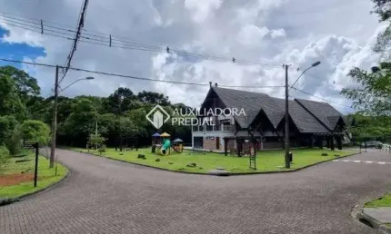 Terreno em condomínio fechado à venda na josé pedro piva, 880, bosque sinoserra, canela, 744 m2 por r$ 620.000