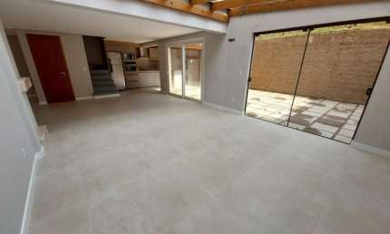 Casa com 3 quartos à venda na Avenida José Luiz Correa Pinto, 1276, Parque das Hortênsias, Canela, 142 m2 por R$ 1.050.000