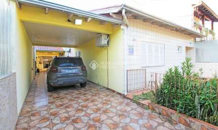 Casa com 4 quartos à venda na Rua Fontoura Xavier, 46, Jardim São Pedro, Porto Alegre, 254 m2 por R$ 850.000