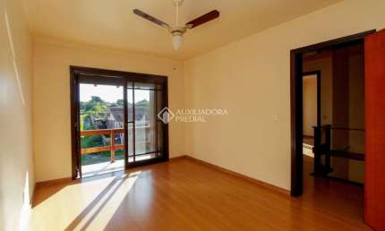 Casa com 4 quartos à venda na Rua Antônio Francisco Lisboa, 235, Rubem Berta, Porto Alegre, 248 m2 por R$ 590.000