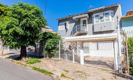 Casa em condomínio fechado com 8 quartos à venda na Avenida Assis Chateaubriand, 100, São Sebastião, Porto Alegre, 330 m2 por R$ 870.000