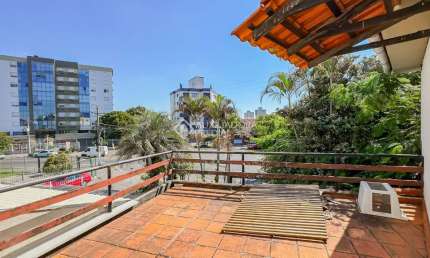 Casa com 4 quartos à venda na Avenida Benno Mentz, 782, Vila Ipiranga, Porto Alegre, 340 m2 por R$ 790.000