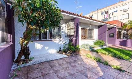 Casa em condomínio fechado com 3 quartos à venda na Rua Ministro Oliveira Lima, 405, São Sebastião, Porto Alegre, 180 m2 por R$ 699.000