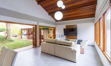 Casa à venda com 330m² de área construída, 3 suites, 4 vagas, jardim e piscina na City America zona oeste SP