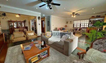 Casa localizado no alto da lapa, 4 suites, piscina, churrasqueira, sauna e muito mais!!!