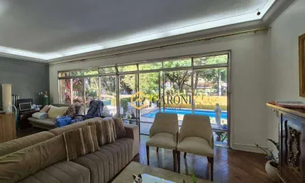 Locação de casa térrea com espaços amplos e piscina  Lapa SP
