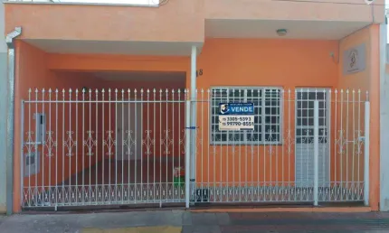 Casa a venda no Centro de Tatuí a 200m da praça da Matriz.