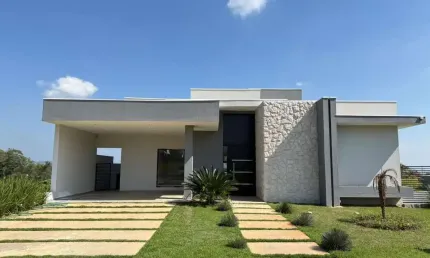 Linda casa a venda no condomínio Ninho Verde - Porangaba/SP.