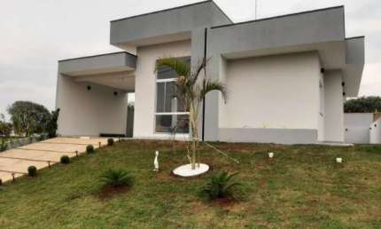 Linda casa no condomínio Ninho Verde I Eco Residence - Porangaba/SP.