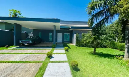 Belíssima casa a venda no Condomínio Ninho Verde I Eco Residence - Quadra/SP.