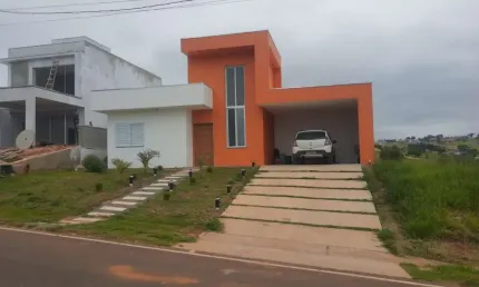 Casa a venda no Condomínio Riviera de Santa Cristina XIII - Paranapanema/SP.