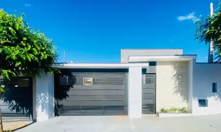 Casa com 3 quartos, sendo 01 suíte, 154 m², à venda por R$ 700.000