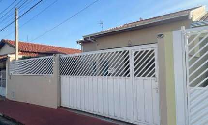 Casa á Venda em Iperó com 190m², 03 dormitórios, Bairro Centro - Iperó/SP