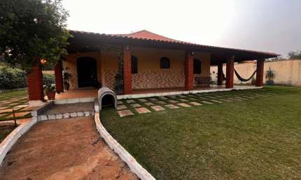 Chácara à Venda no Flamboyant, 6 Quartos, Piscina e Área Gourmet