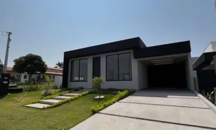 Magnífica Casa no Condomínio Ninho Verde 1 Eco Residence - R$ 990.000