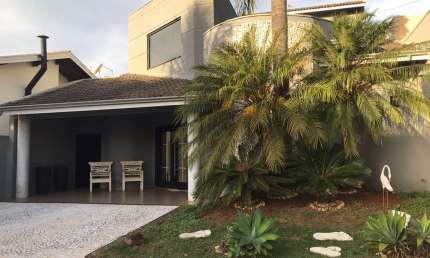 Alugue a Casa dos Sonhos: Piscina, Jacuzzi e Churrasqueira em Boituva, Condomínio Portal dos Pássaros