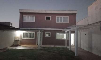 Sobrado Moderno à Venda – Perfeito para Moradia ou Investimento!