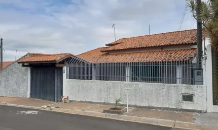 Casa à venda no centro de boituva, próxima à praça da bíblia