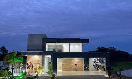 Casa de Alto Padrão à Venda no Riviera de Santa Cristina II – Porteira Fechada