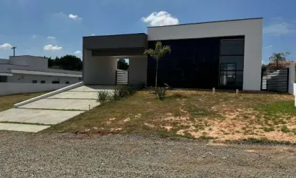 Casa Térrea com 3 Quartos à Venda no Ninho Verde I – 164 m² – R$ 680.000